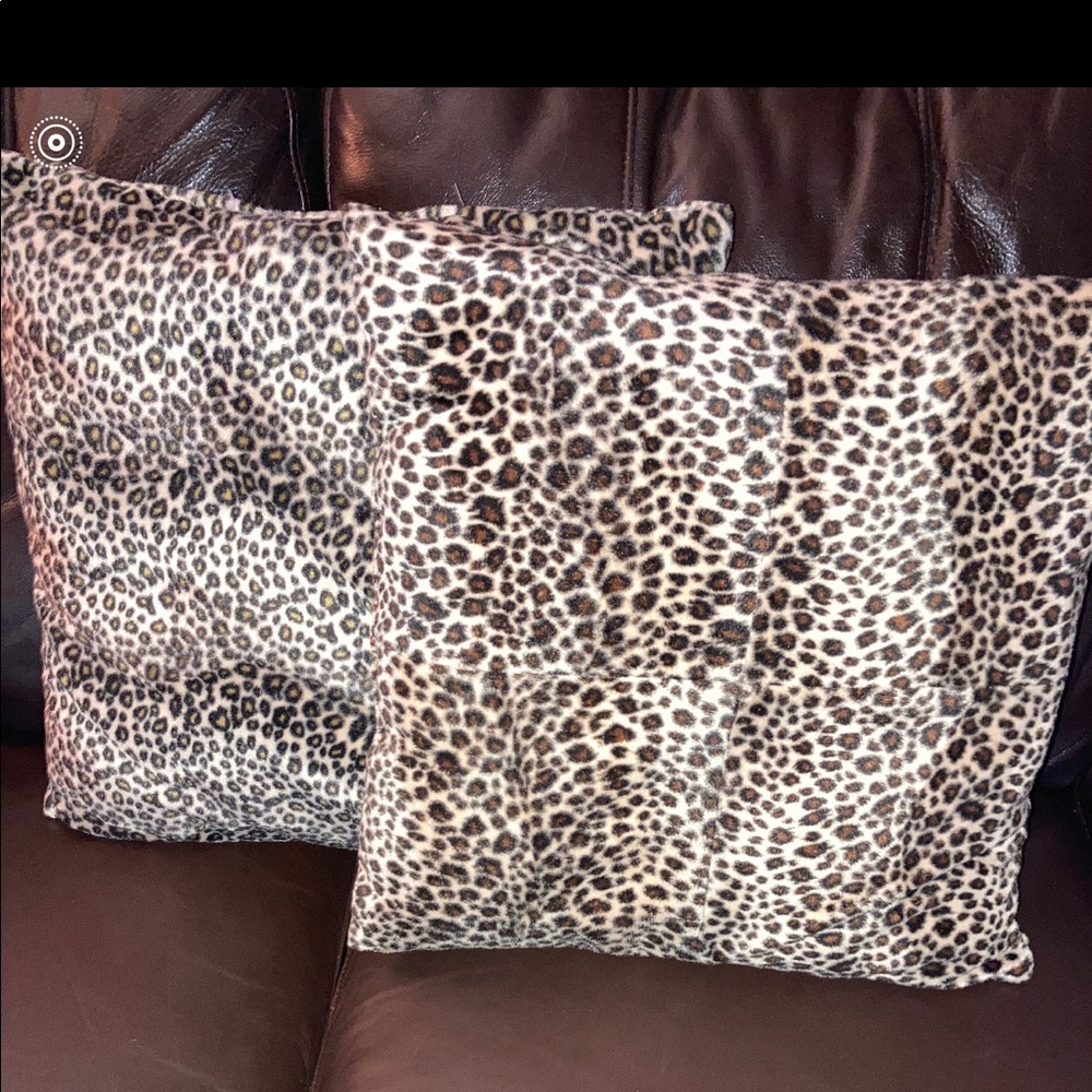 2 Luxury Faux Fur pillows! New set @trianax